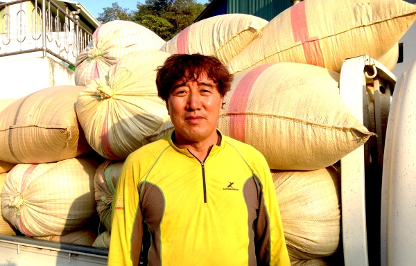 영동군 심천면 고당리에 사는 이병곤(61) 씨가 13년째 사랑의 쌀을 기탁해 화제다.