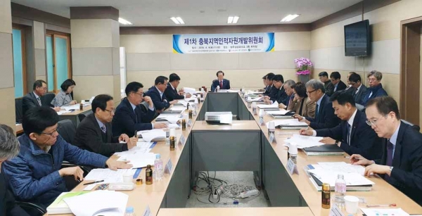충북인적자원개발위원회는 9일 오전 청주상의 3층 회의실에서 위원 20여명이 참석한 가운데 '2019년 1차 충북인적자원개발위원회'를 개최했다.