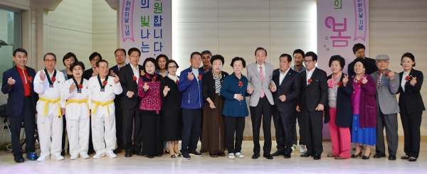 서원대학교는 8일 서원노인복지관 일원에서 어버이날 행사 '청춘의 봄'을 개최했다.