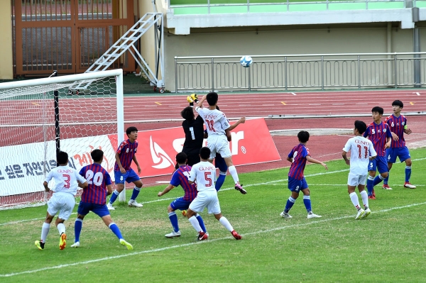 U-15 추계 한국 중등축구 연맹전 결승전이 펼쳐지고 있다.