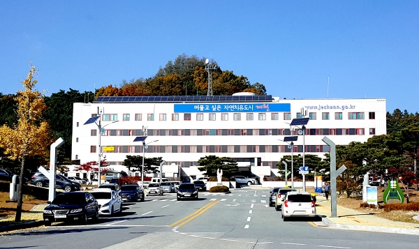 제천시는 남제천농협(조합장 김기선)이 지난 1일 한국인삼공사와 지역의 황기 15t, 백출 10t의 추가 구매계약을 체결했다고 5일 밝혔다.