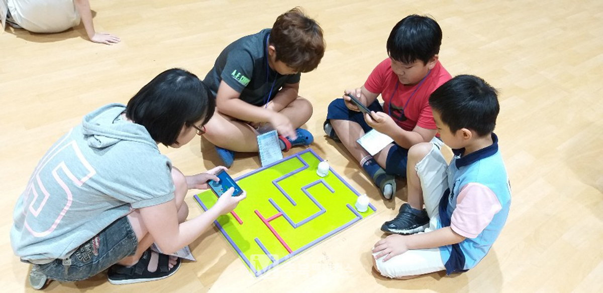 제천청소년문화의집은 지난 7~8일 이틀간 박달재수련원에서 관내 초, 중, 고등학교 학생을 대상으로 '2019년 청소년창의융합코딩캠프'를 개최했다.