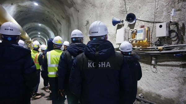 안전보건공단 충북본부(본부장 유호진)는 지난 22일 오전 충주시와 단양군의 시멘트 제조공장(성신양회 등)과 터널 공사현장을 방문, 제조현장을 직접 체험하는 직무훈련(OJT)을 실시했다.
