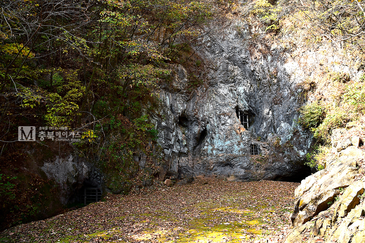 제천시는 최근 '점말동굴 역사 관광자원화를 위한 명소화 계획'을 수립하고 2021년까지 사업비 15억원을 들여 선사시대를 대표하는 전국 명소화로 만들 계획이다.