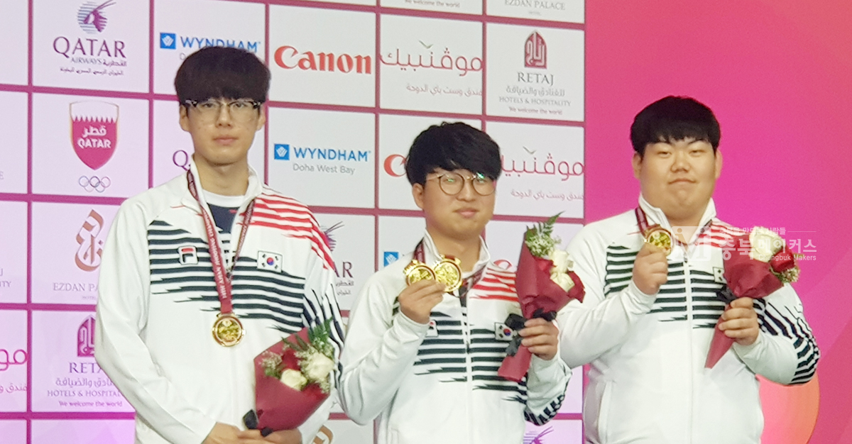 청주대 사격부 구자현(왼쪽)이 14회 아시아사격선수권대회 남자 공기권총 단체전에서 금메달을 차지했다.