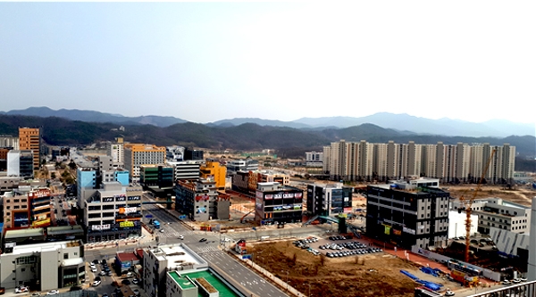 충북 진천·음성혁신도시가 중부권의 지식기반시대를 선도하는 전초기지로 발전 해 가고 있다.