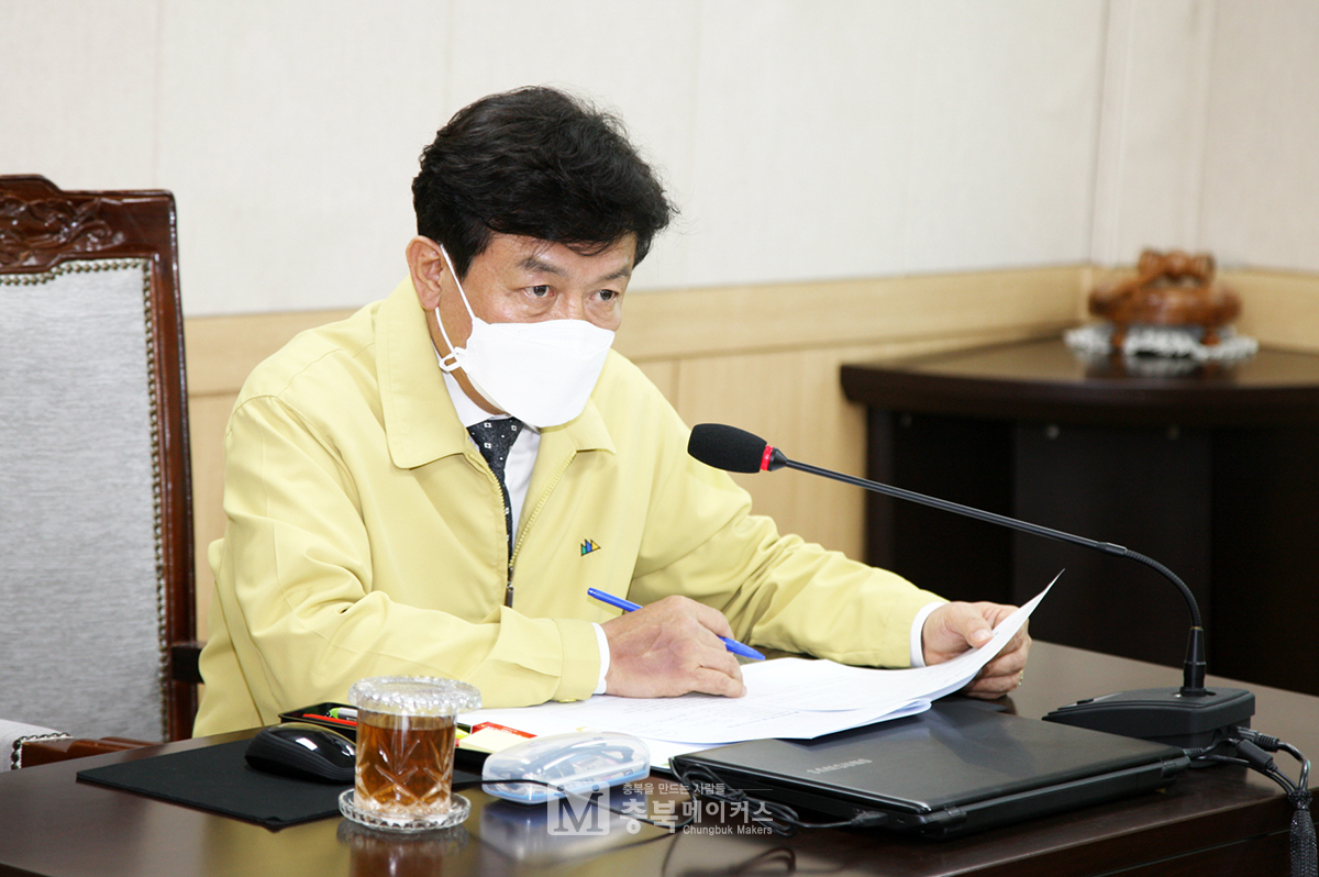 김병우(사진) 충북교육감은 24일 오전 교육부 개학연기 발표에 따른 코로나19 비상대책 간부회의를 개최했다.