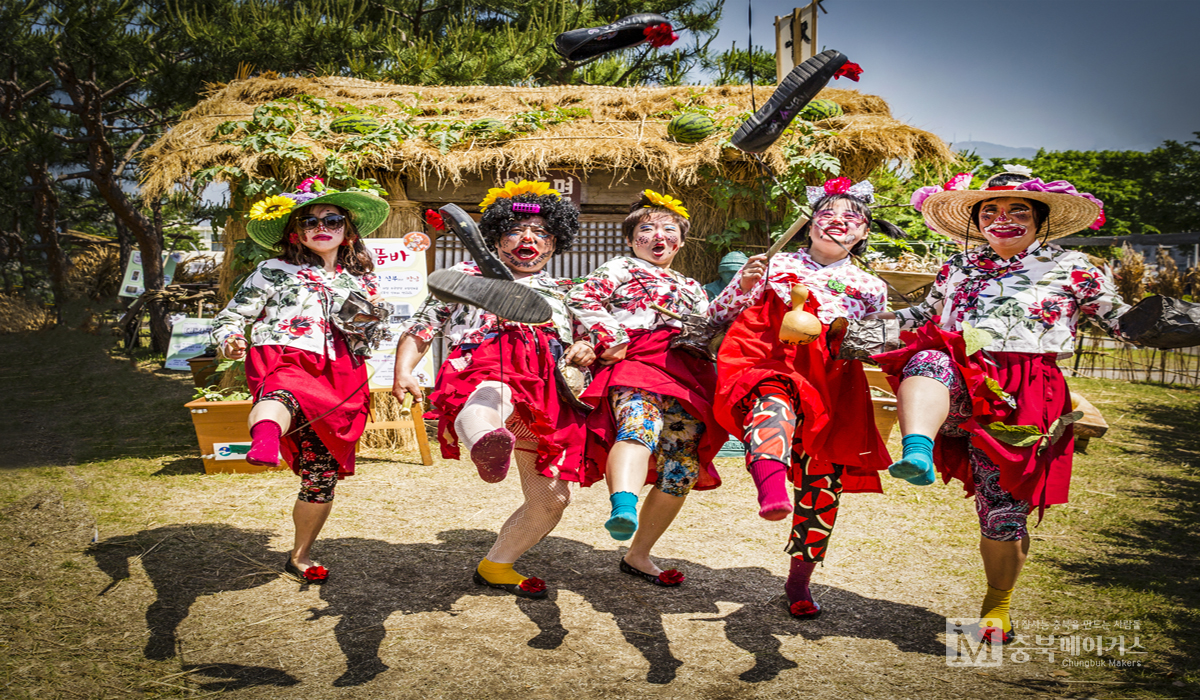 23회 음성품바축제가 오는 9월 21~25일 5일간 설성공원 일원에서 '사랑과 나눔을 품다'를 주제로 3년 만에 대면축제로 정상 개최된다.