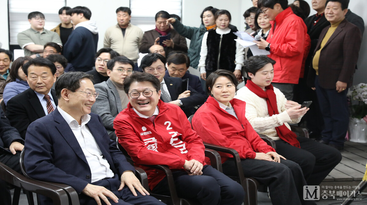 김진모(왼쪽서 두 번째) 국민의힘 청주서원후보의 '진심캠프' 총괄선대본부장에 4선의 오제세 전 국회의원이 28일 임명됐다.