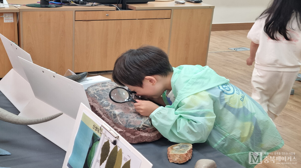 �츮 ��ȭ�� �������� ���ο� ������ ����� û�� �������濬���Ұ� ���� 20~22�� ���갣 ���� ������ 1�г� 6���� �л����� ������� 'ã�ư��� ȭ���ڹ���'�� ��ߴ�.